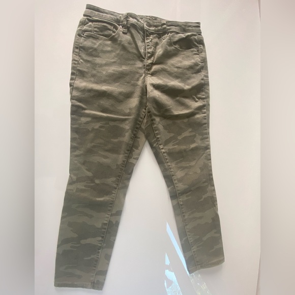 Universal Thread - Picture 4 of 9